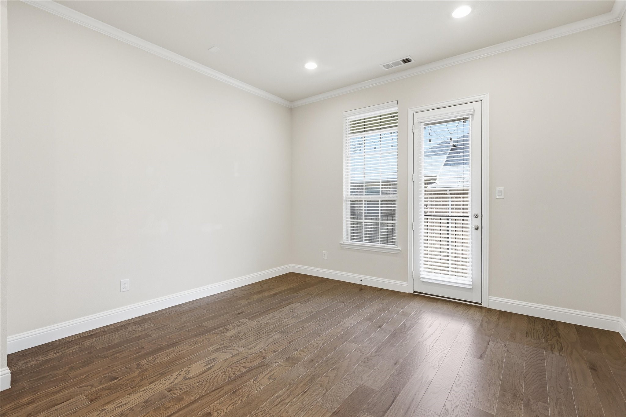 511 W Royal Lane