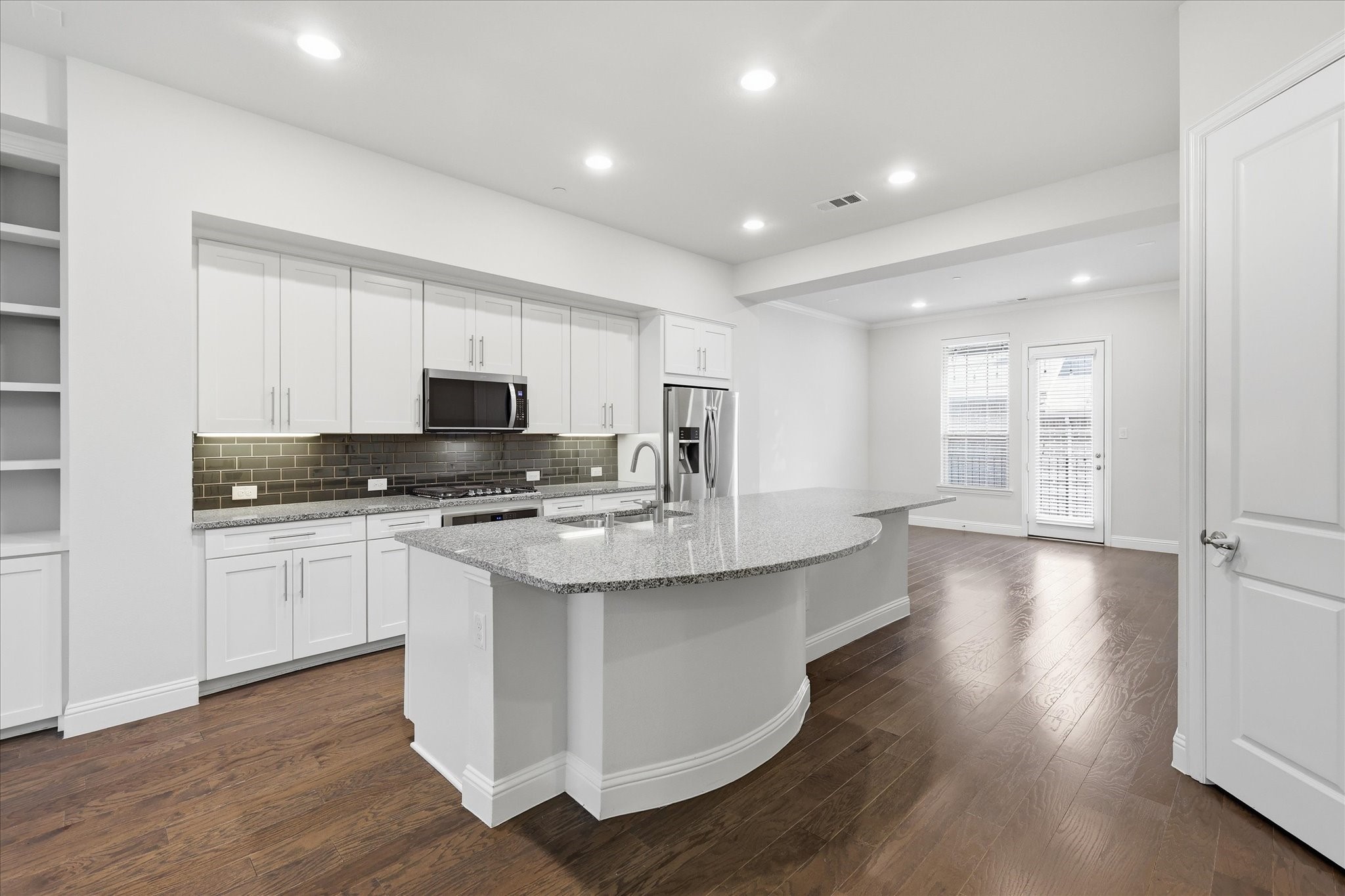 511 W Royal Lane