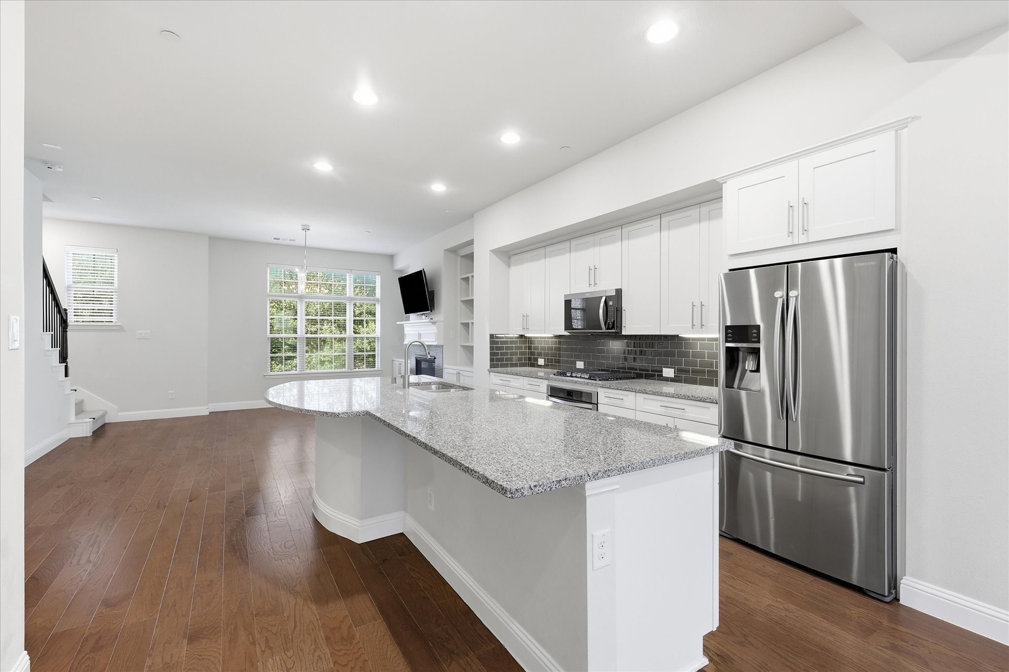 511 W Royal Lane
