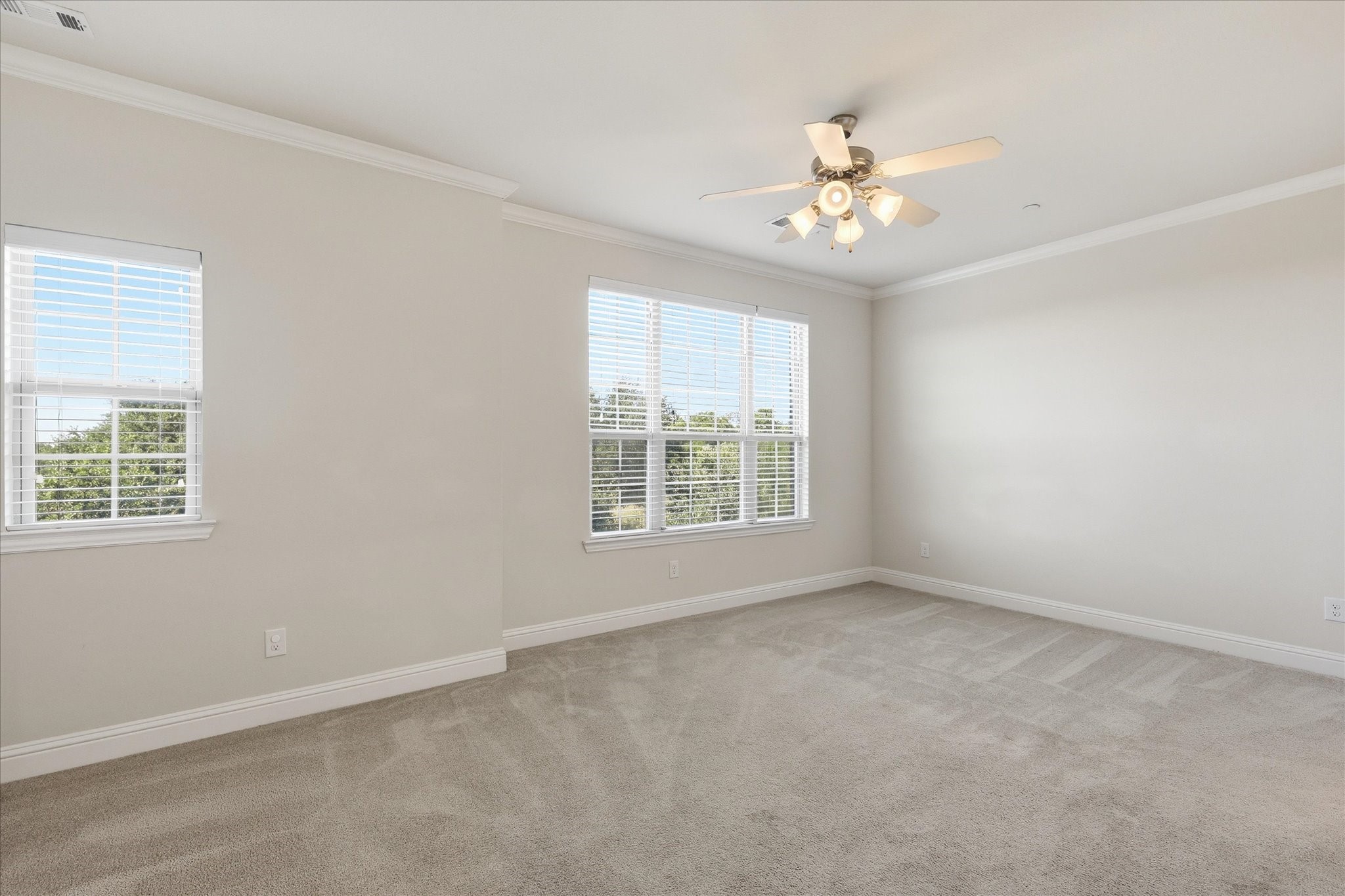 511 W Royal Lane