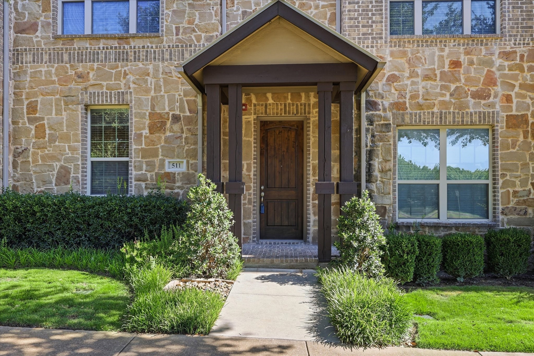 511 W Royal Lane
