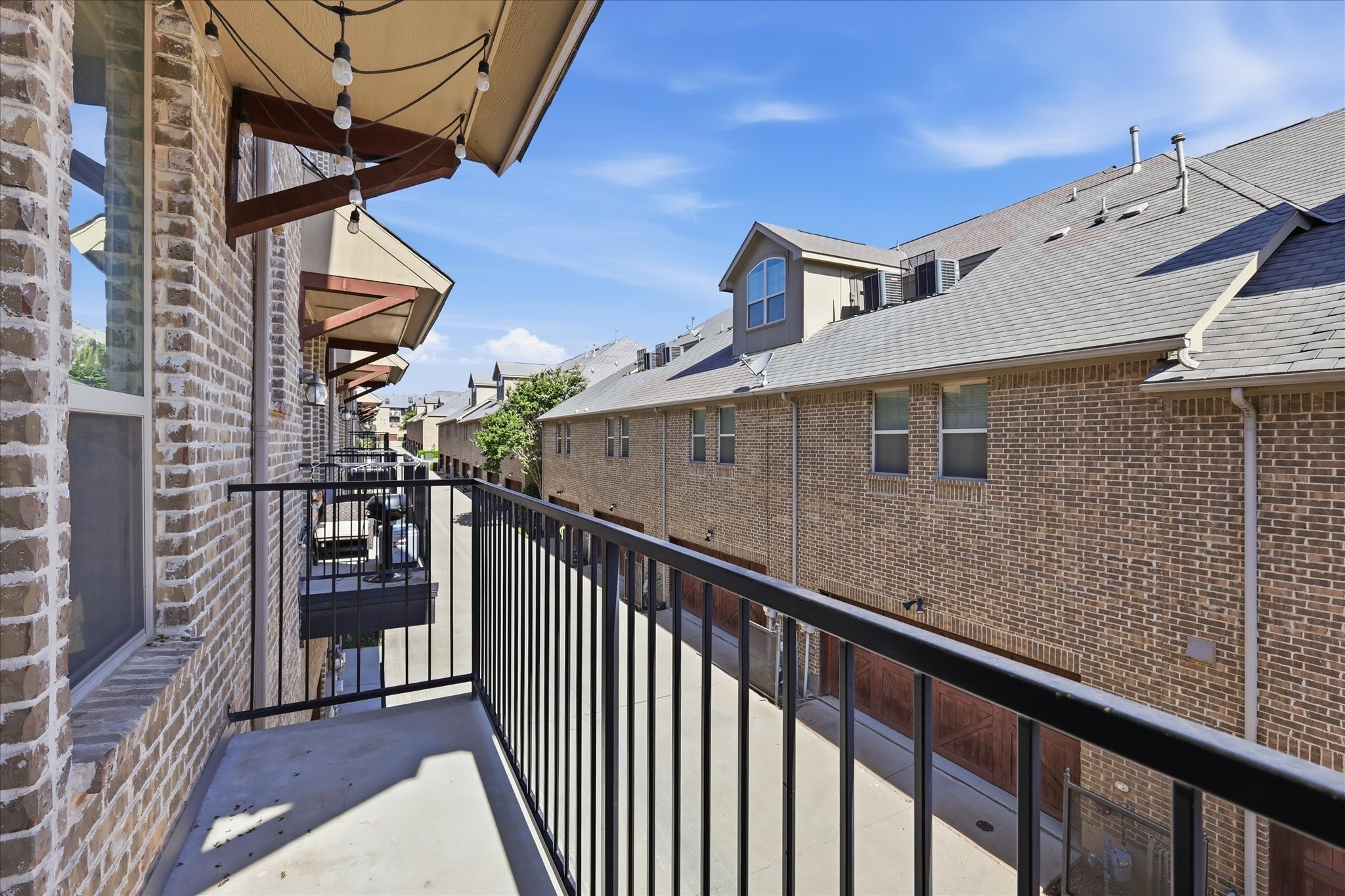 511 W Royal Lane