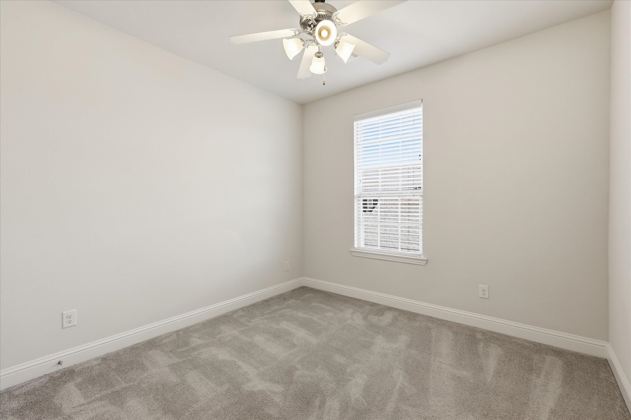 511 W Royal Lane