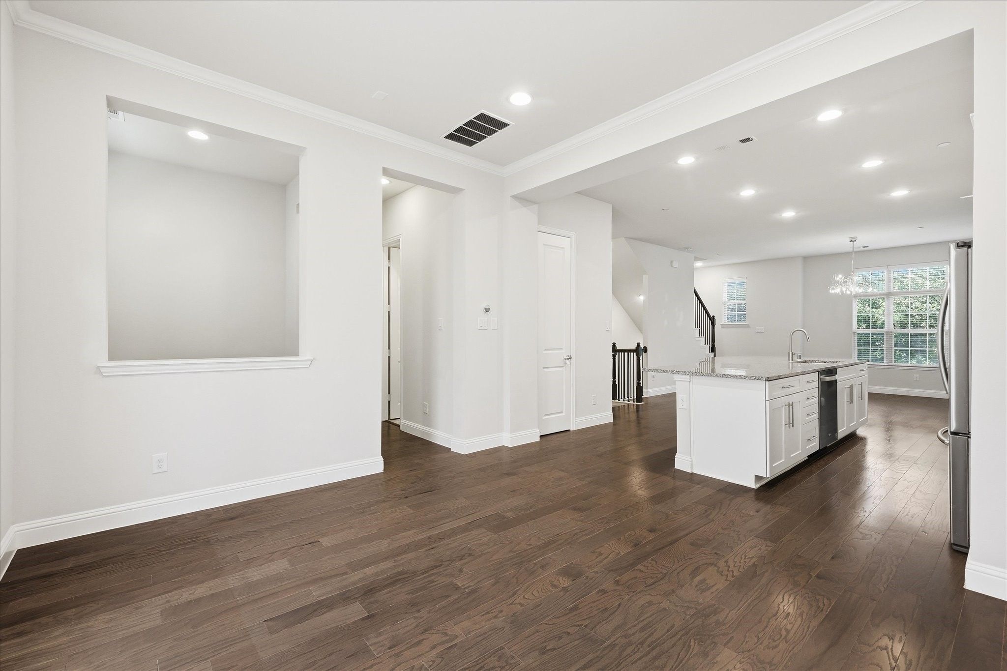 511 W Royal Lane