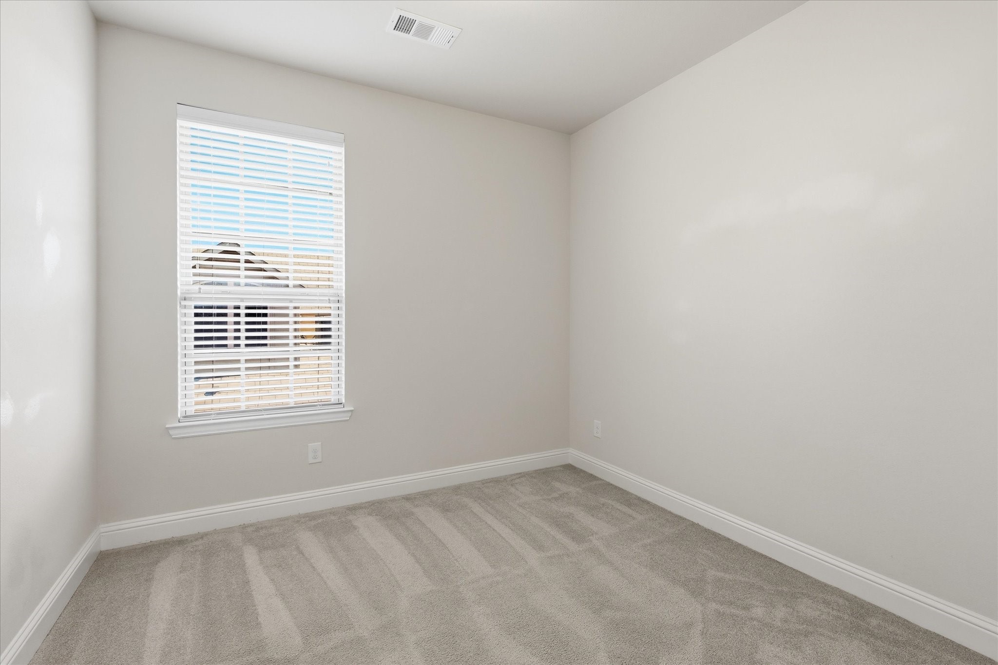 511 W Royal Lane