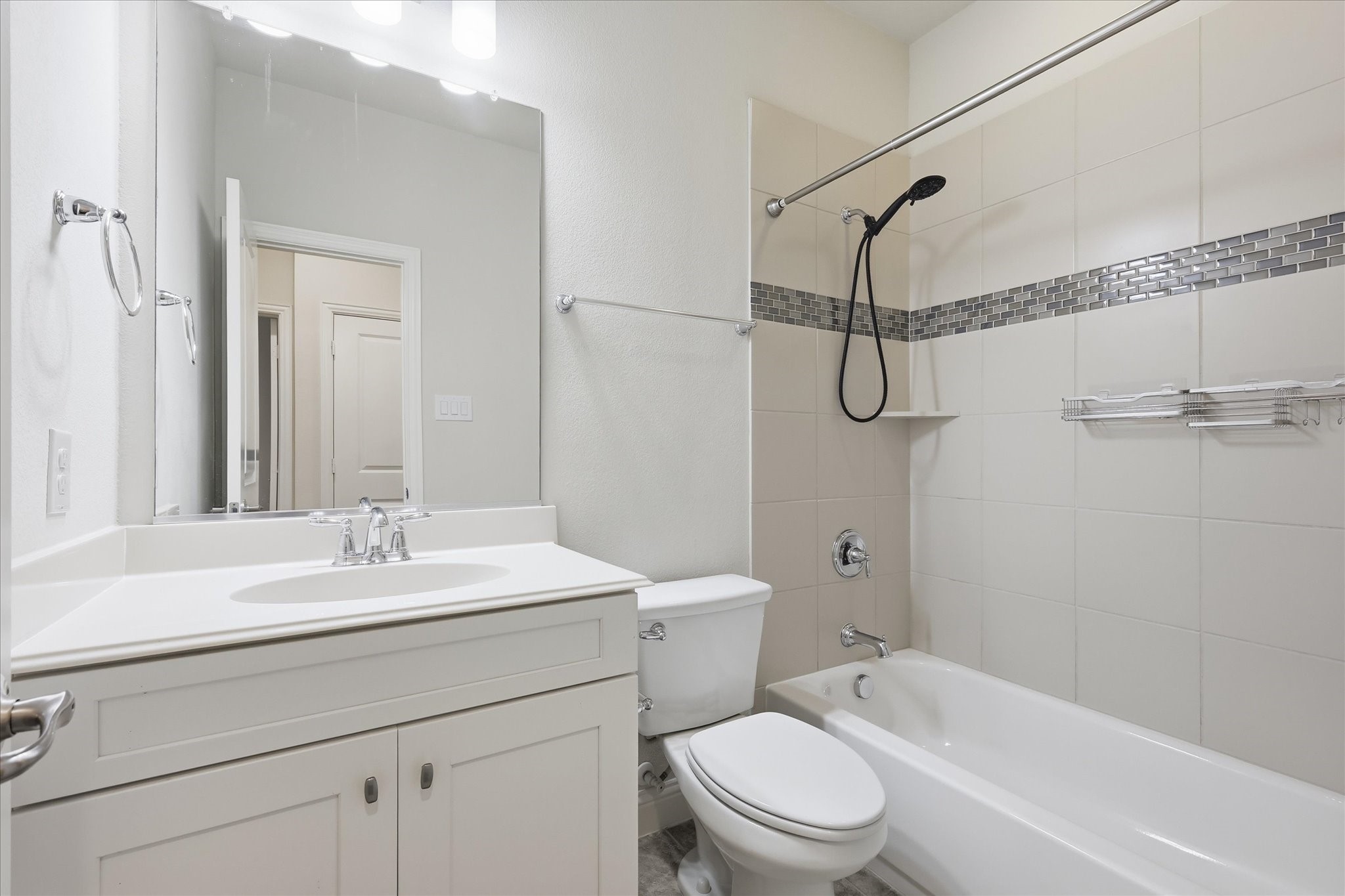 511 W Royal Lane