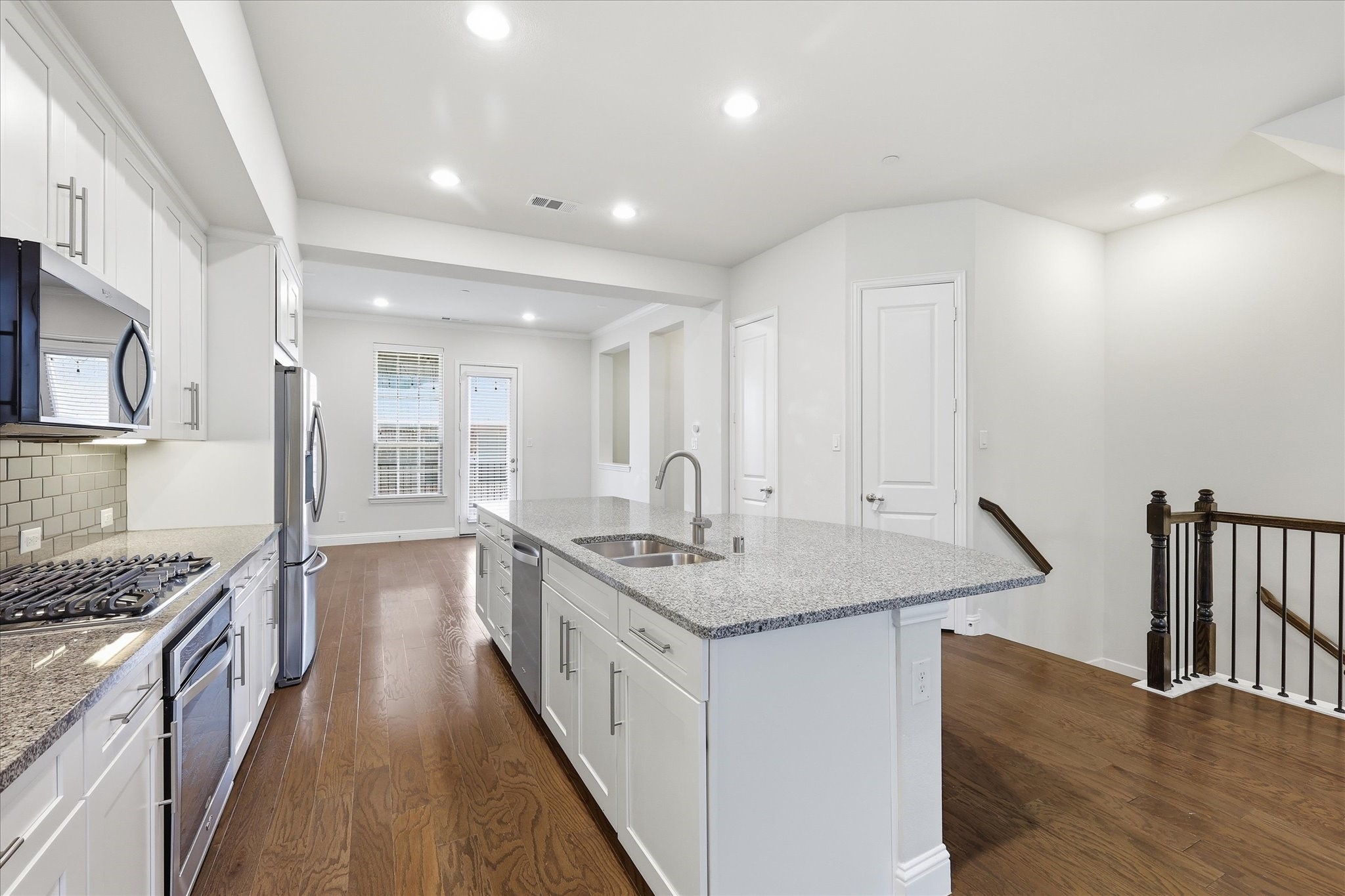 511 W Royal Lane