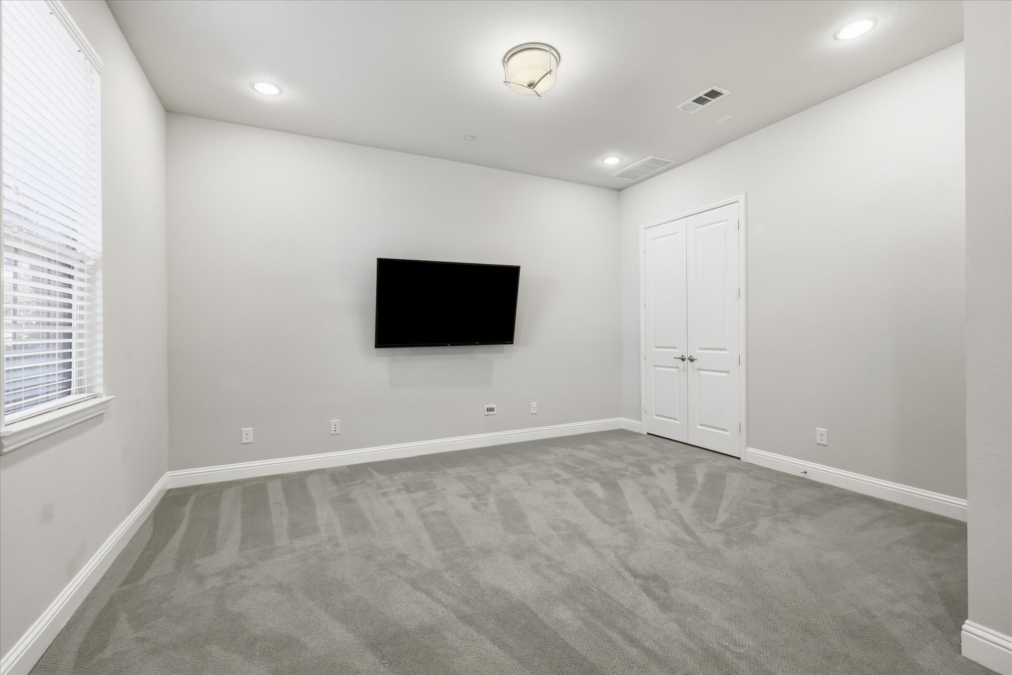 511 W Royal Lane