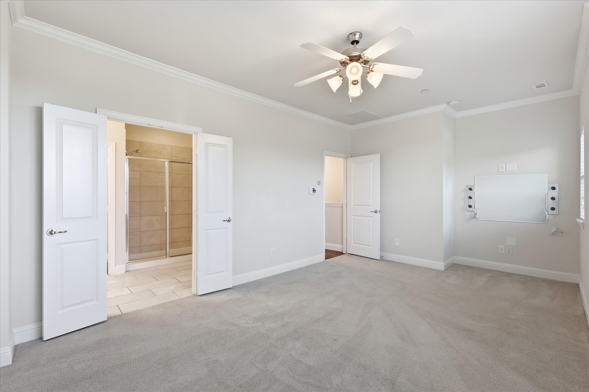 511 W Royal Lane