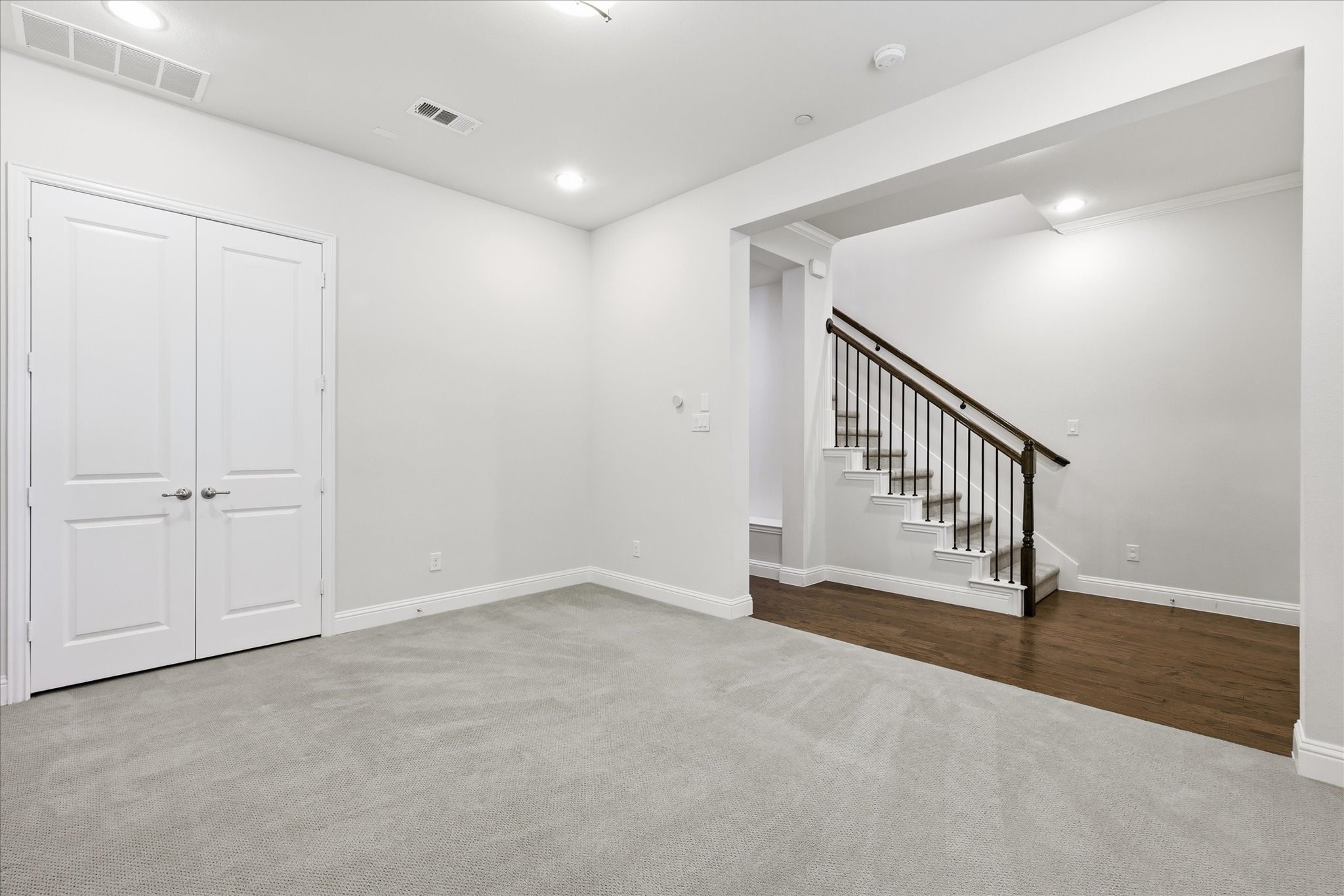 511 W Royal Lane