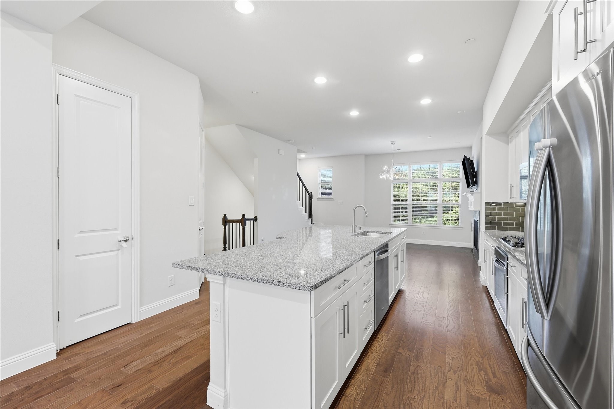 511 W Royal Lane