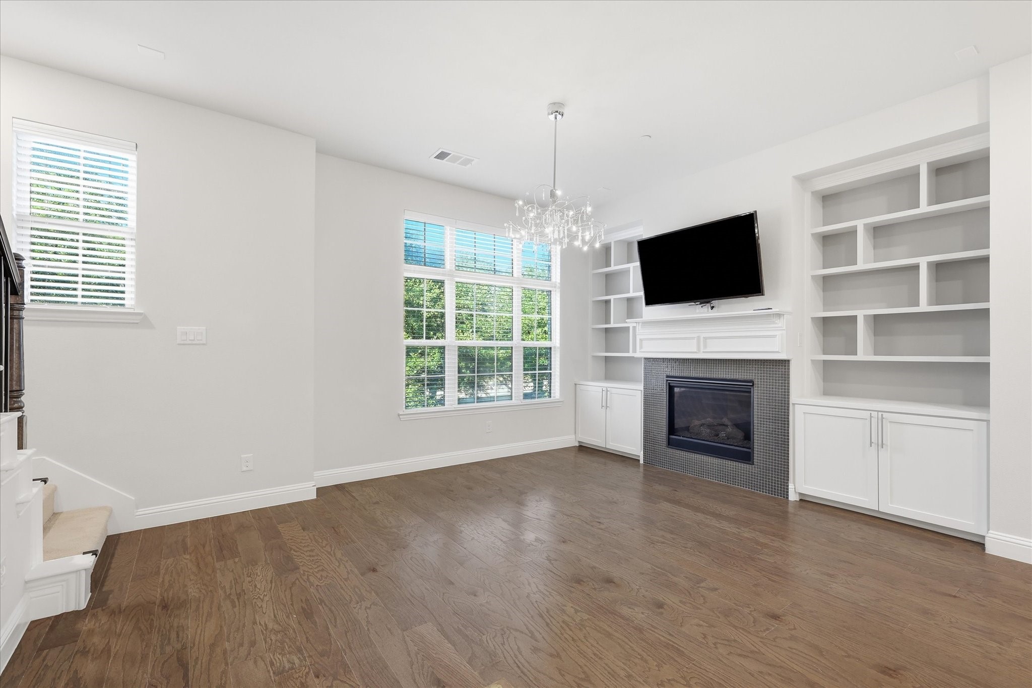 511 W Royal Lane