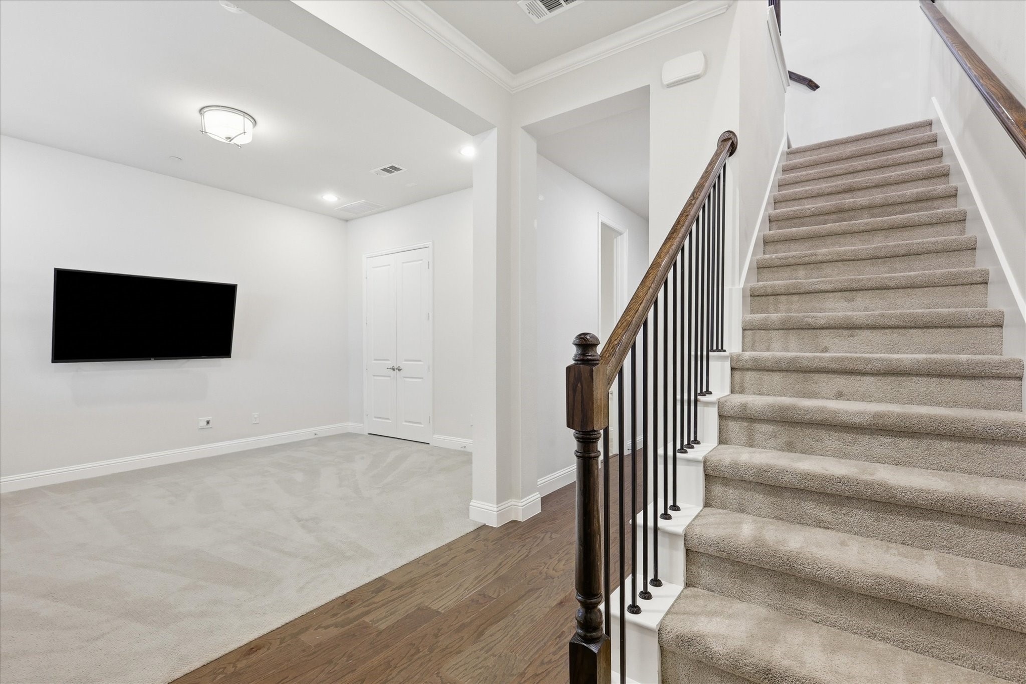 511 W Royal Lane