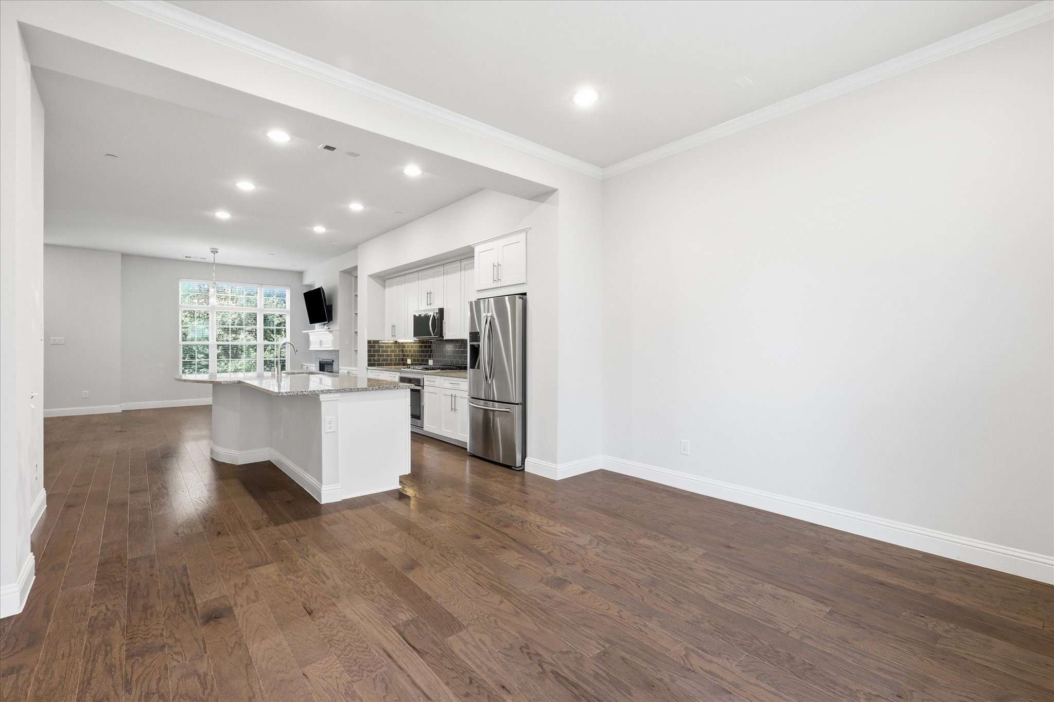 511 W Royal Lane