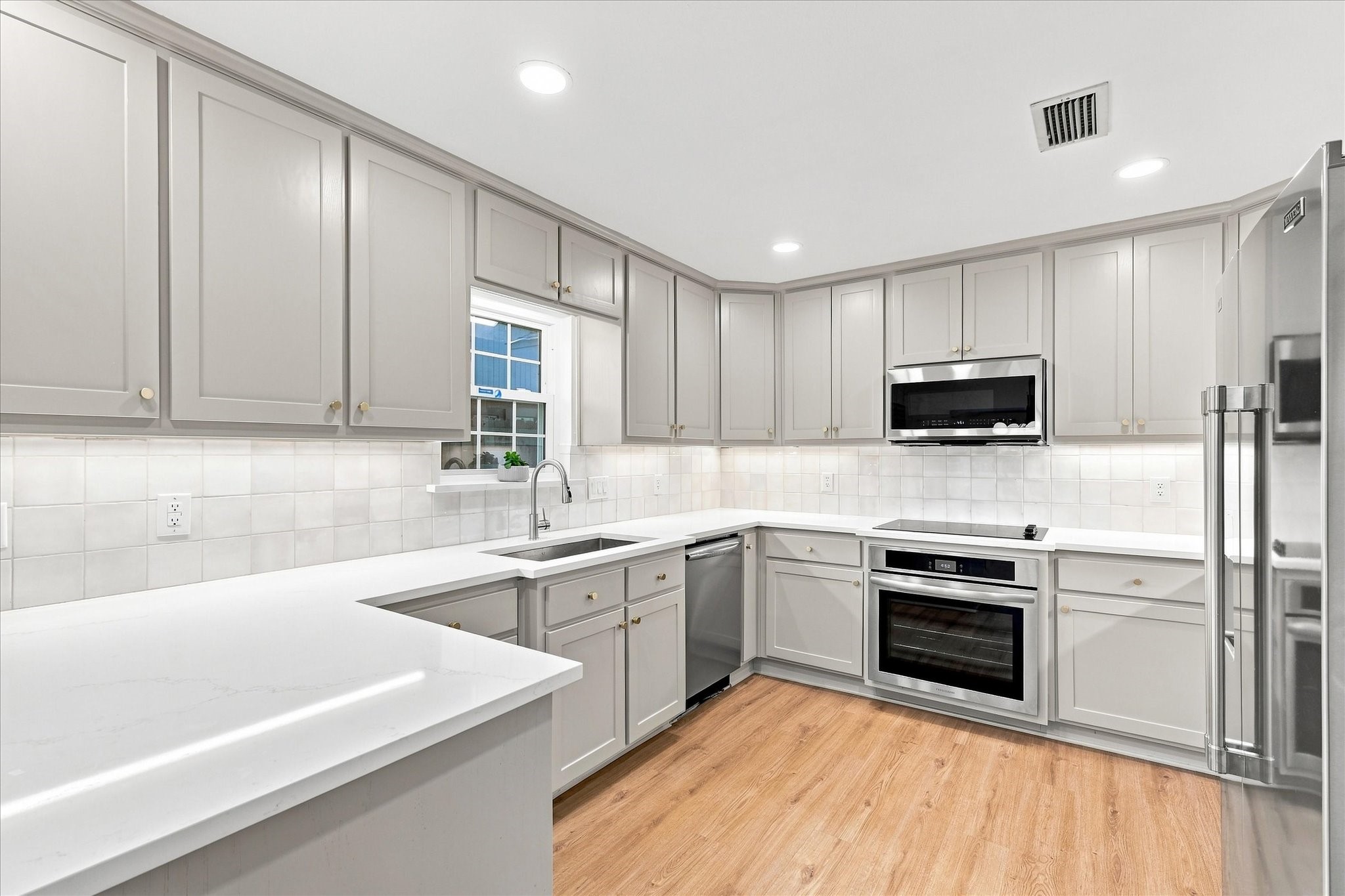 218 Creekside Lane