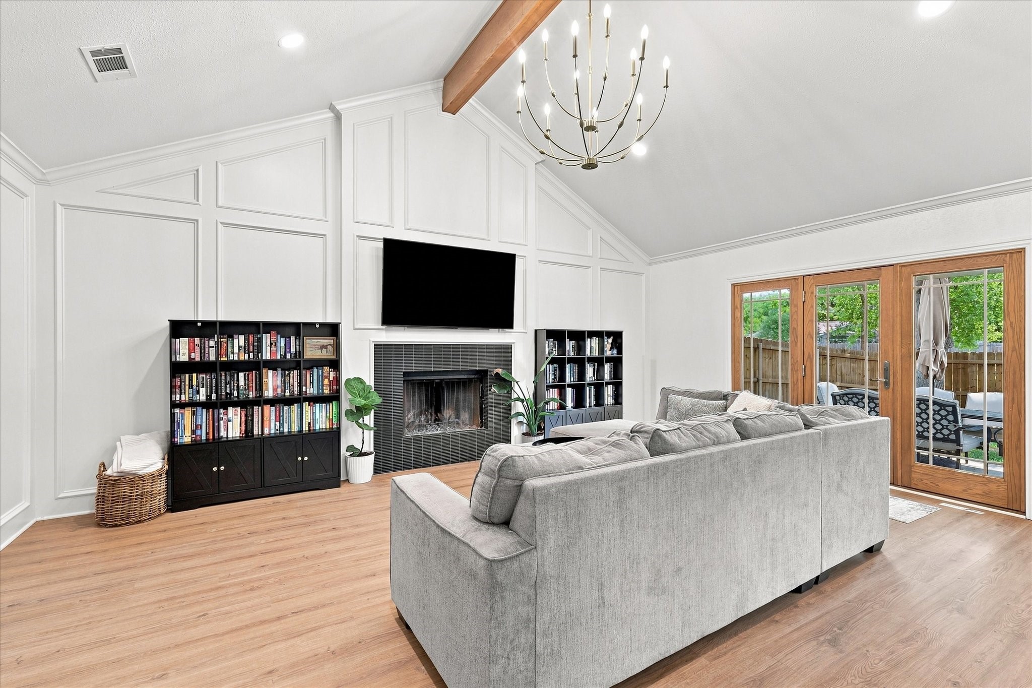 218 Creekside Lane