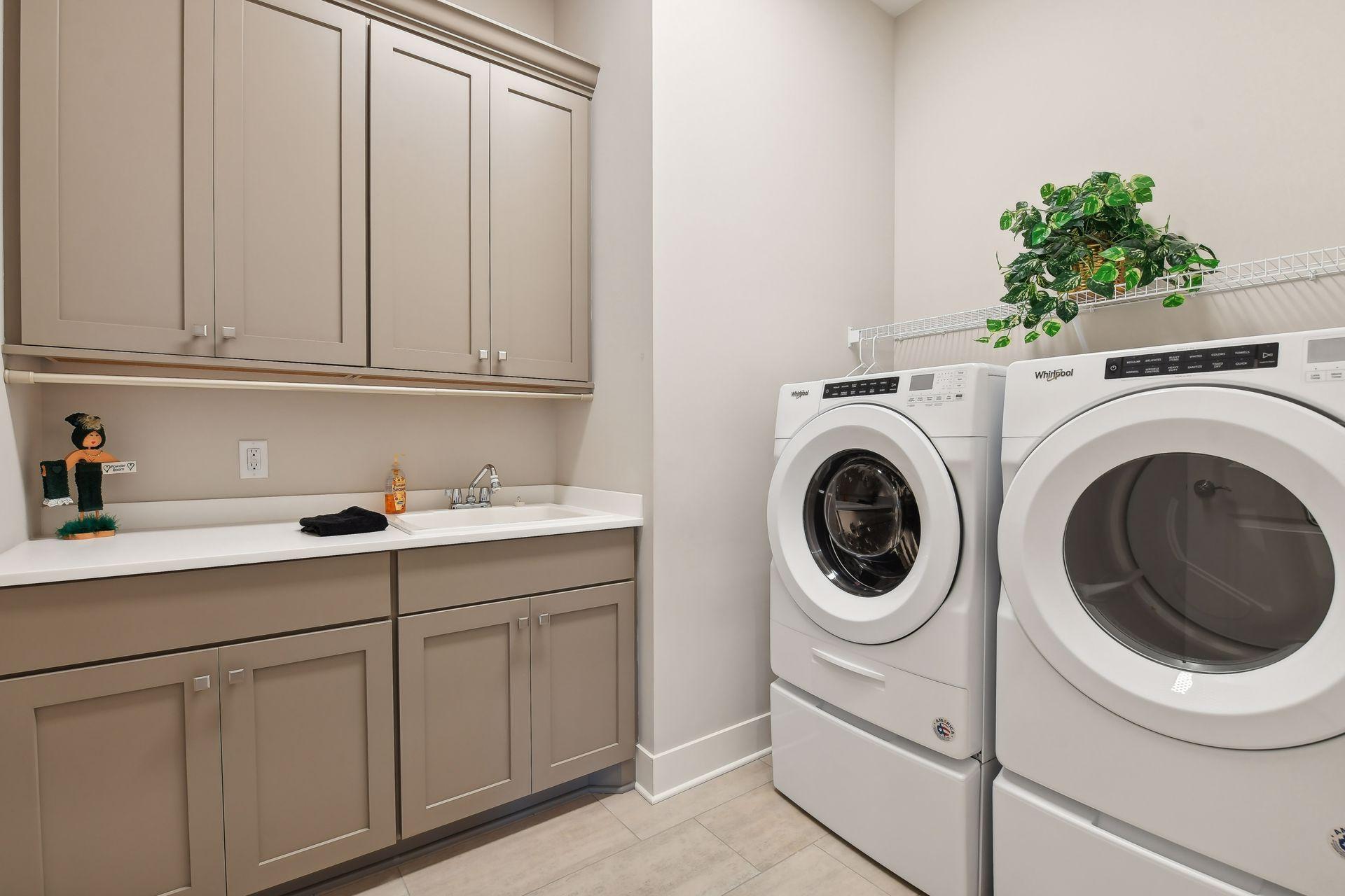 24545 Niblick Alcove