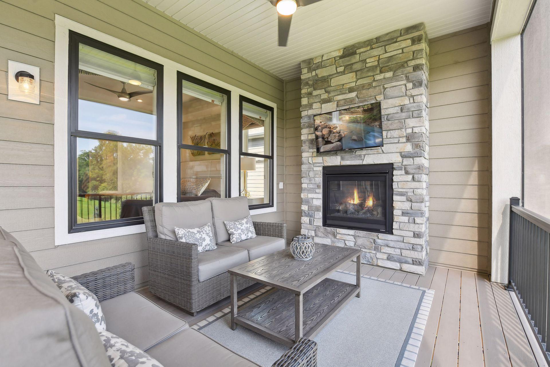 24545 Niblick Alcove