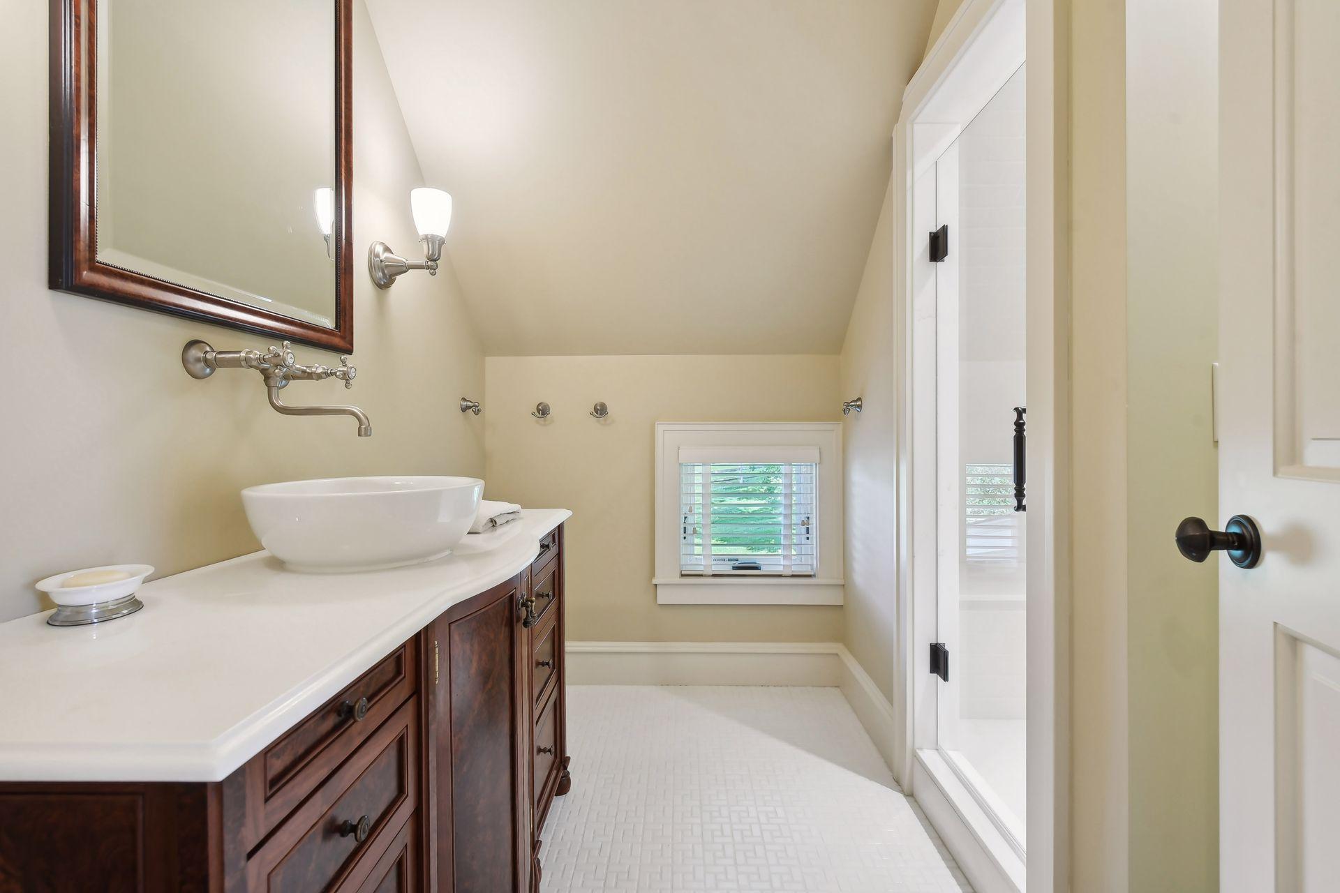 11126 Eastwood Avenue SE