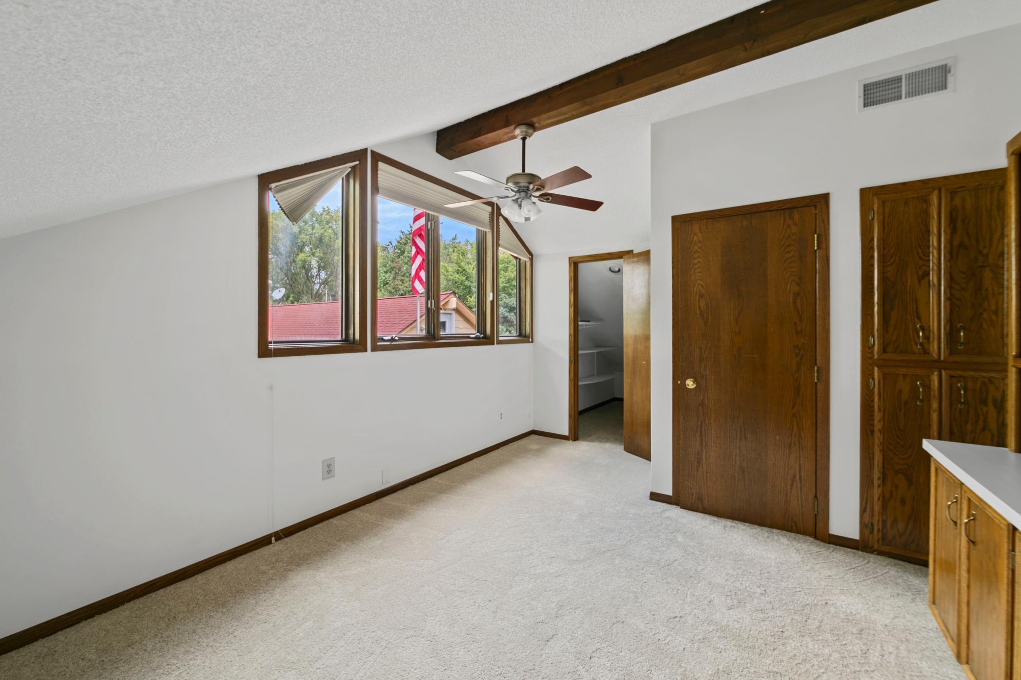 710 N Shore Drive W