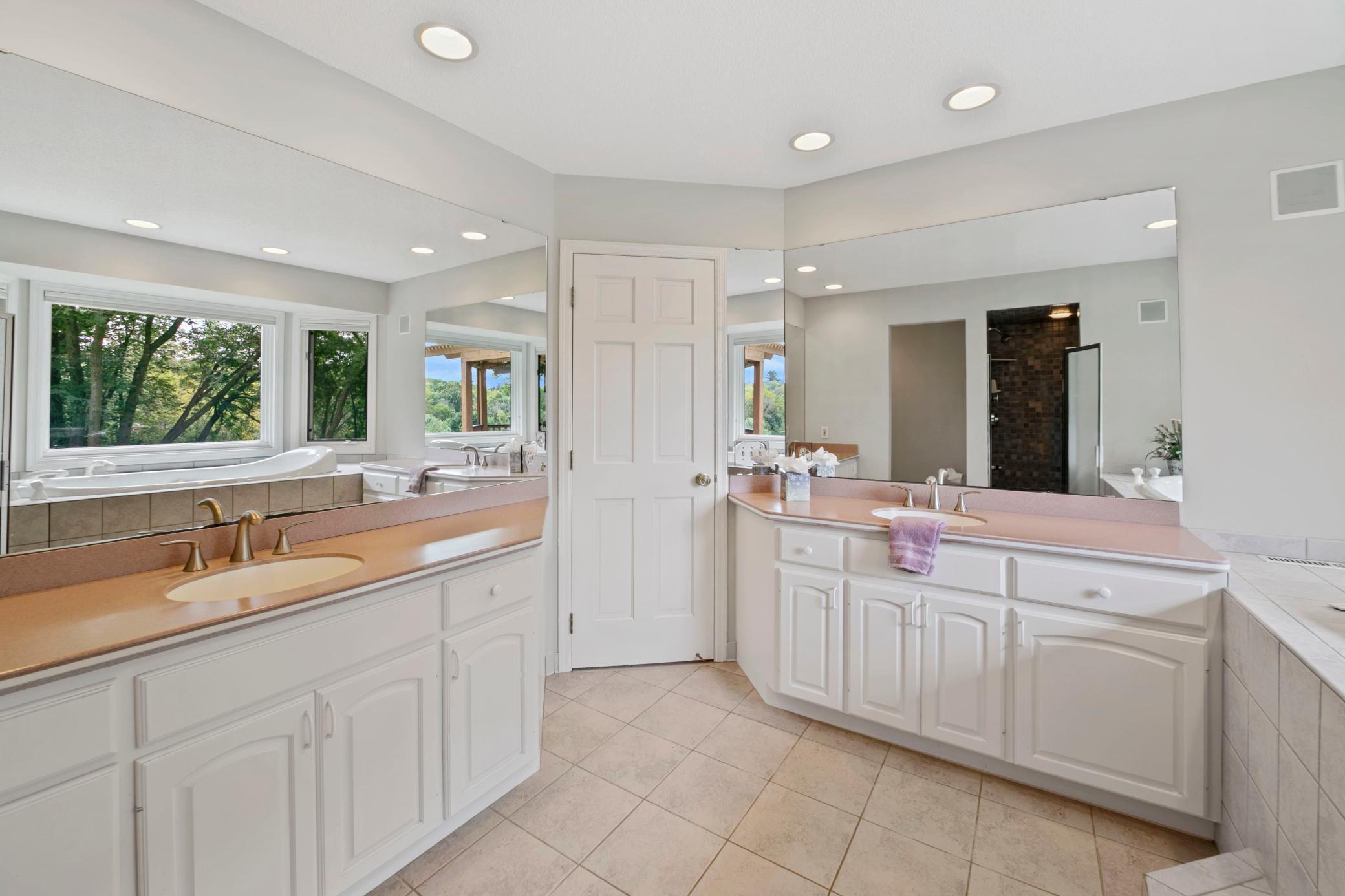 710 N Shore Drive W