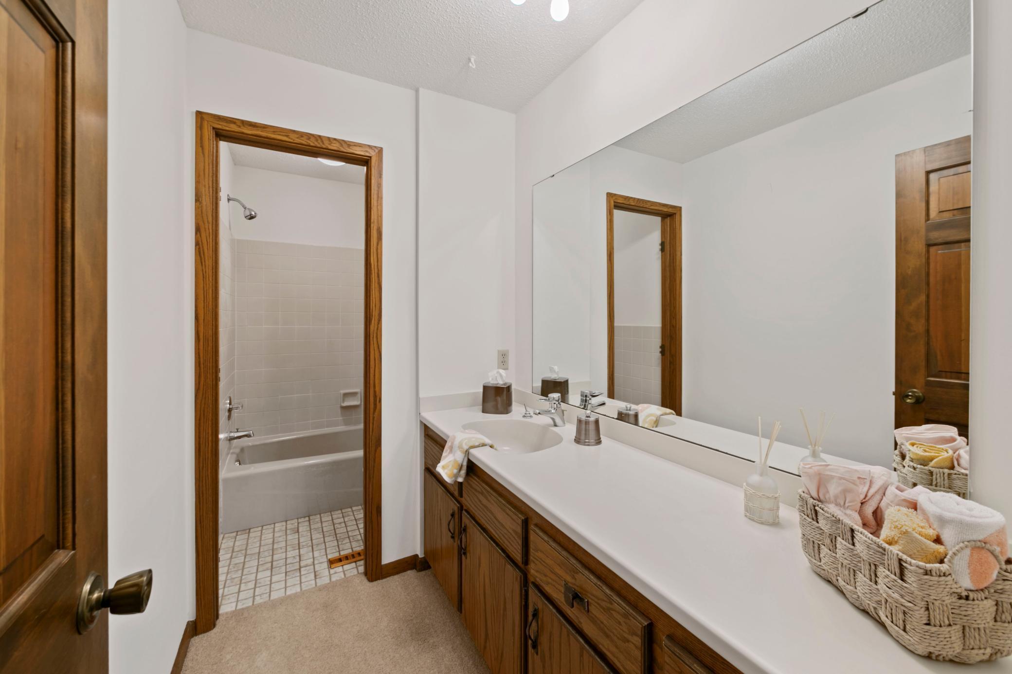 710 N Shore Drive W