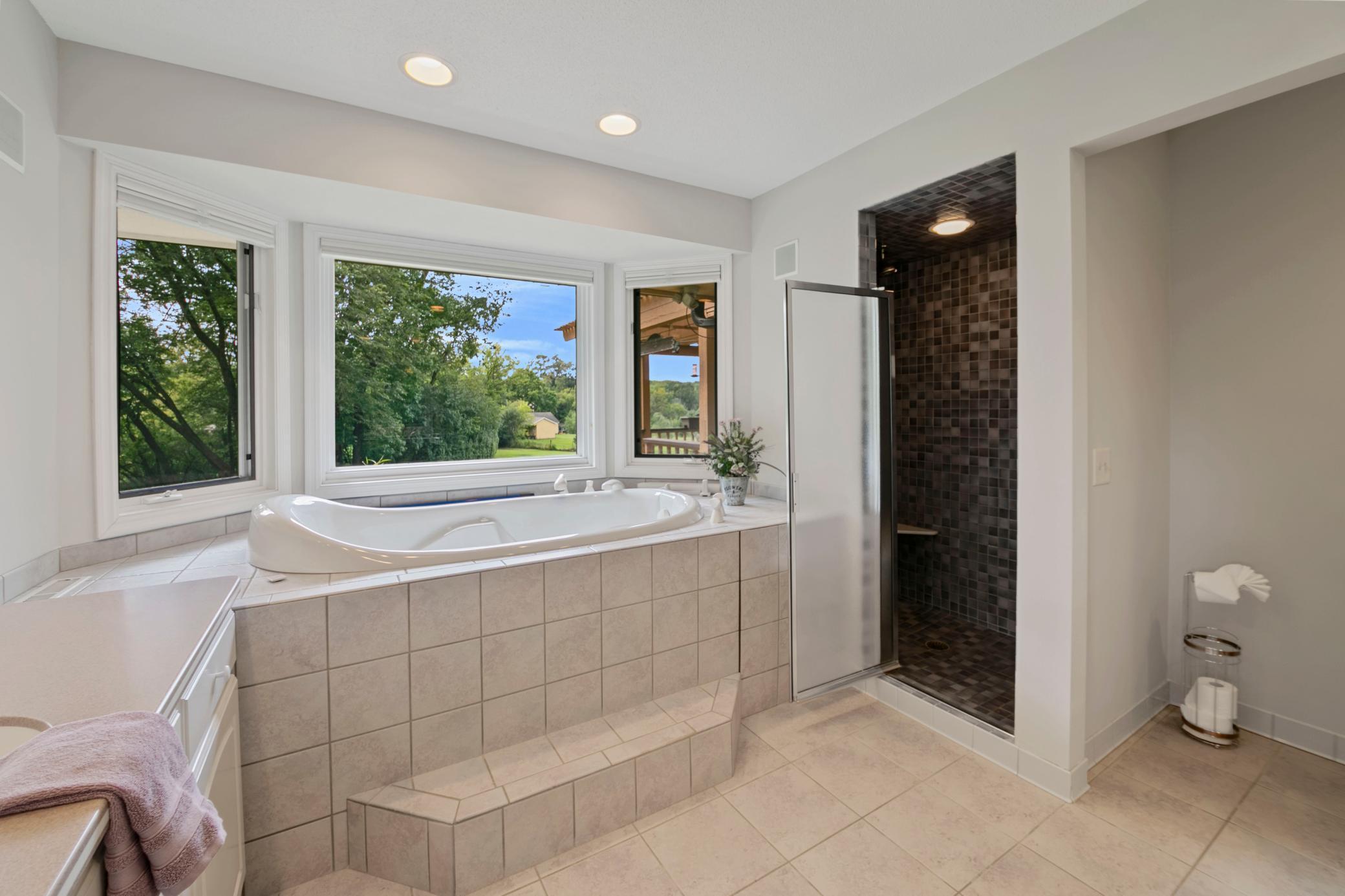 710 N Shore Drive W