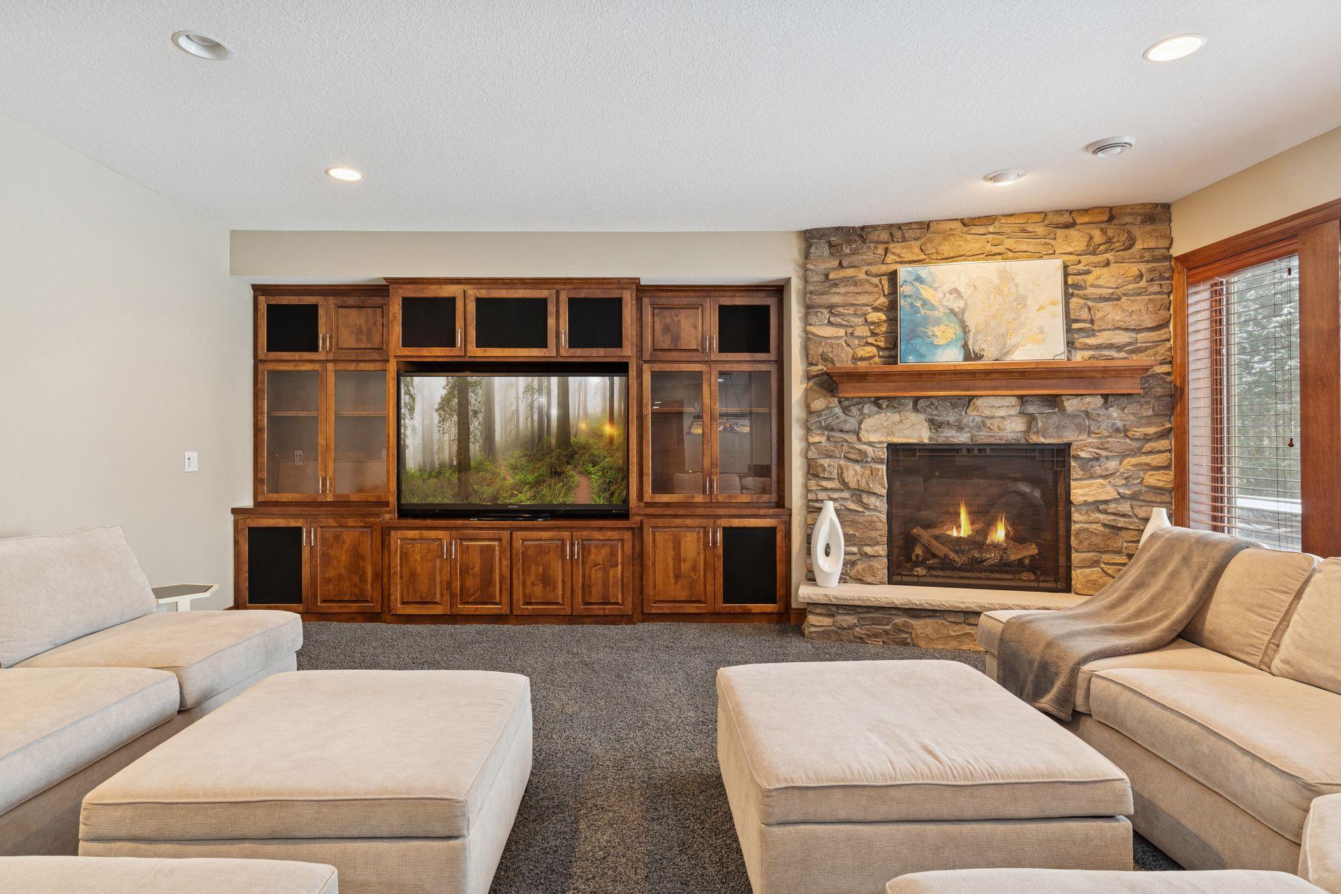 225 Calamus Circle
