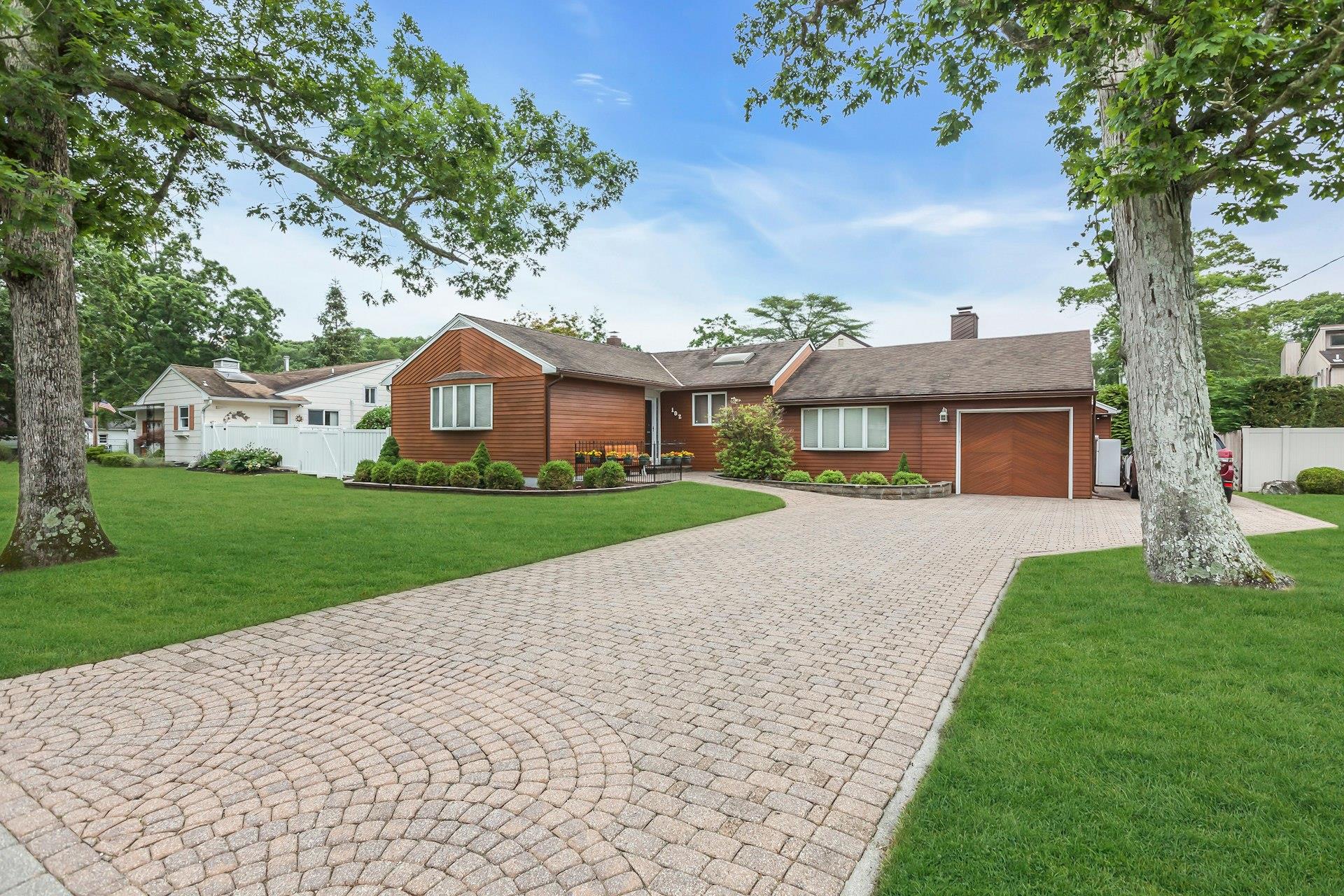 102 Bayview Avenue
