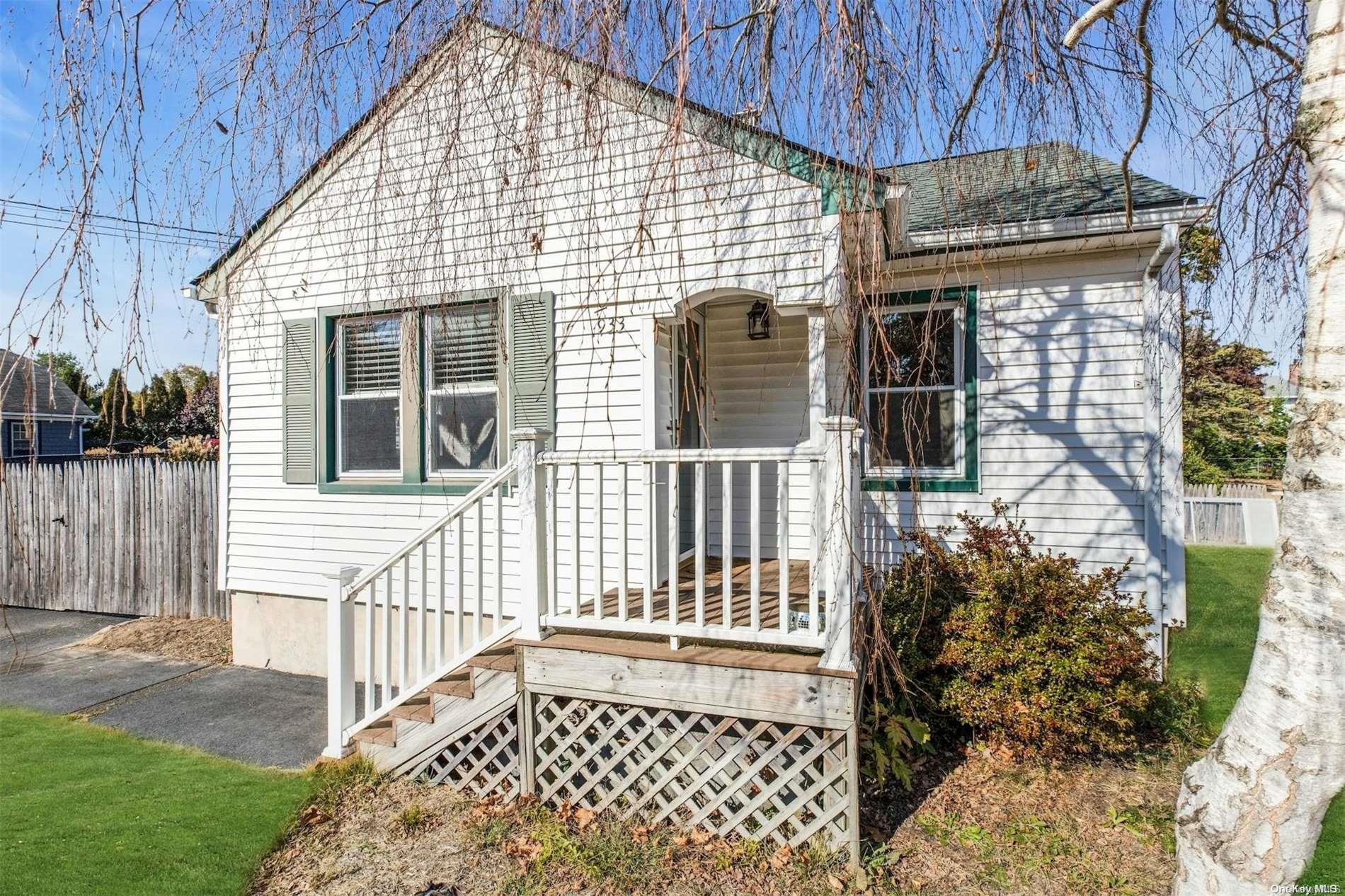 933 Maple Street