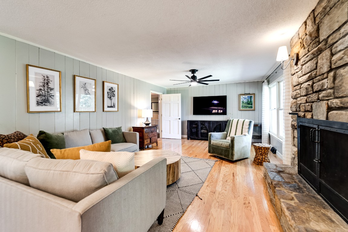 603 Hemlock Hills Drive