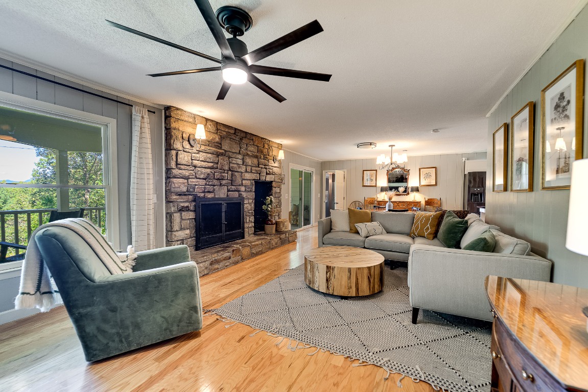 603 Hemlock Hills Drive