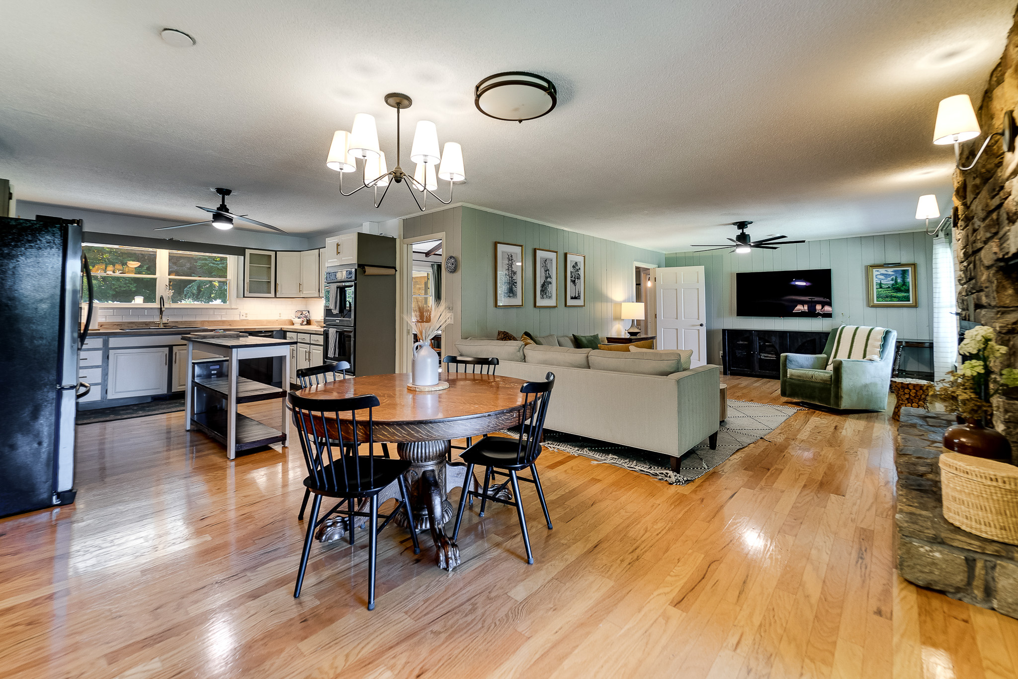 603 Hemlock Hills Drive