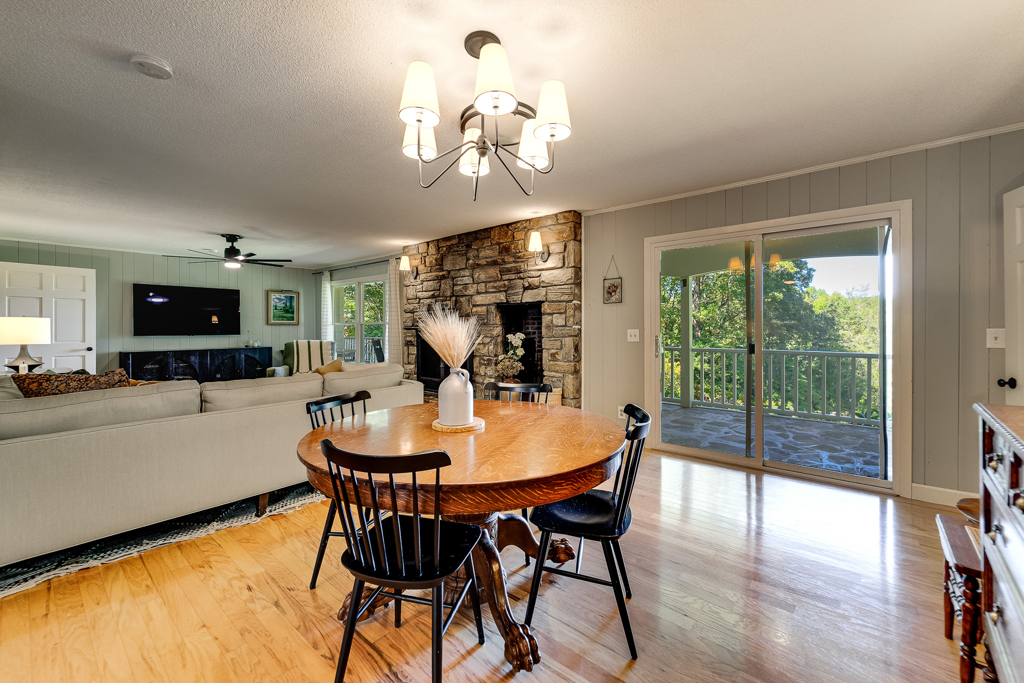 603 Hemlock Hills Drive