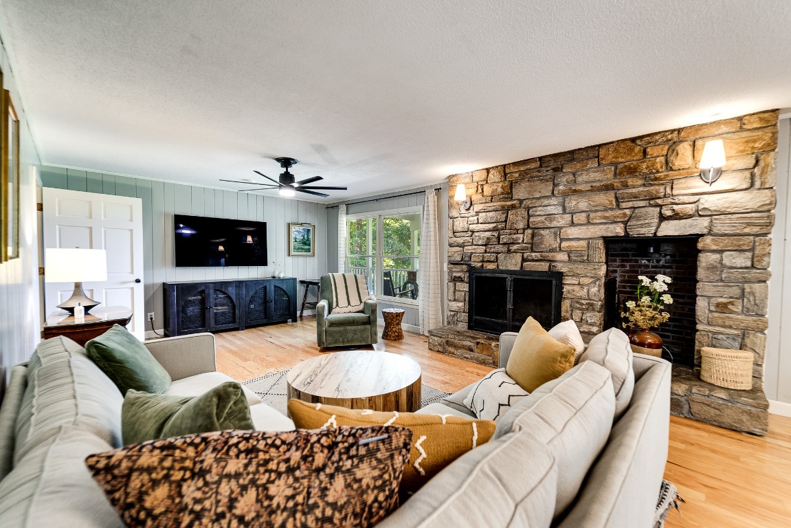 603 Hemlock Hills Drive