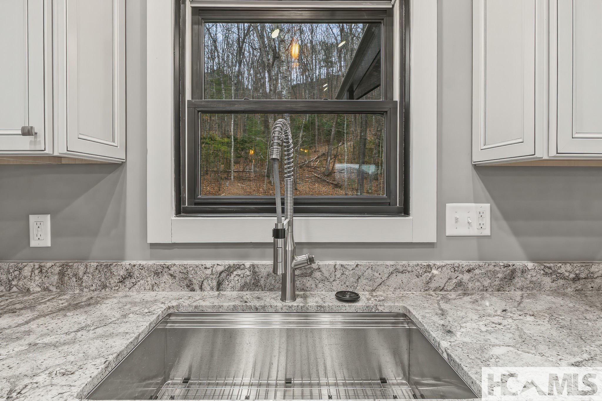 960 Woods Mountain Trail