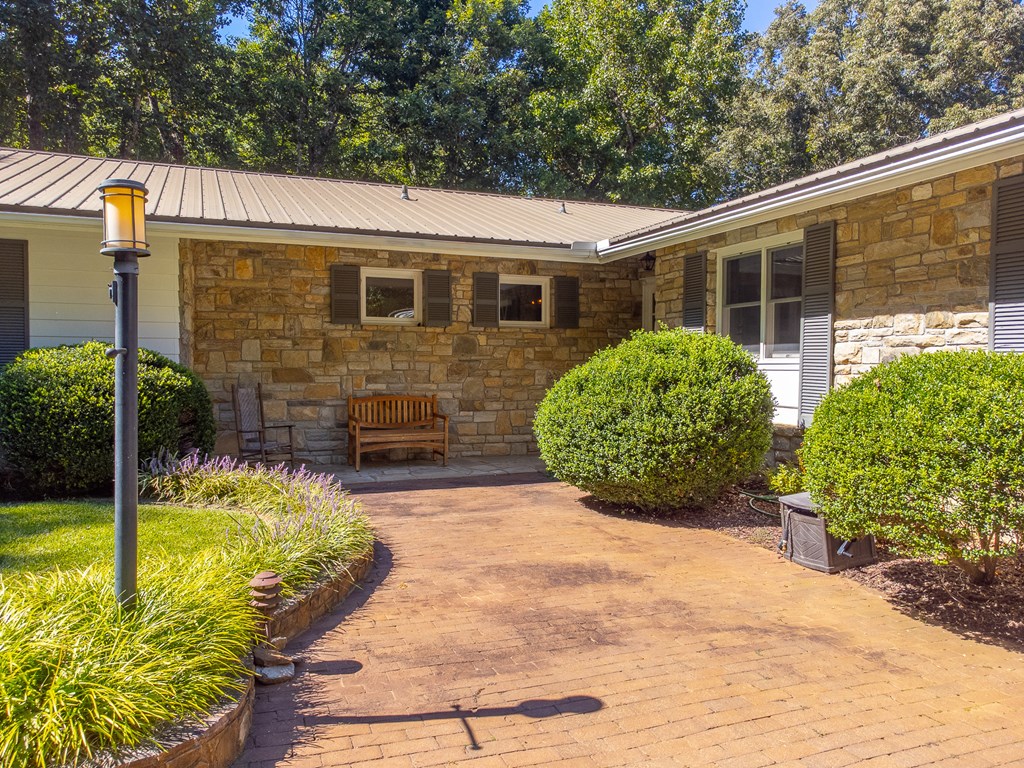 603 Hemlock Hills Dr