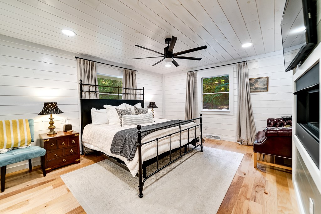 603 Hemlock Hills Dr