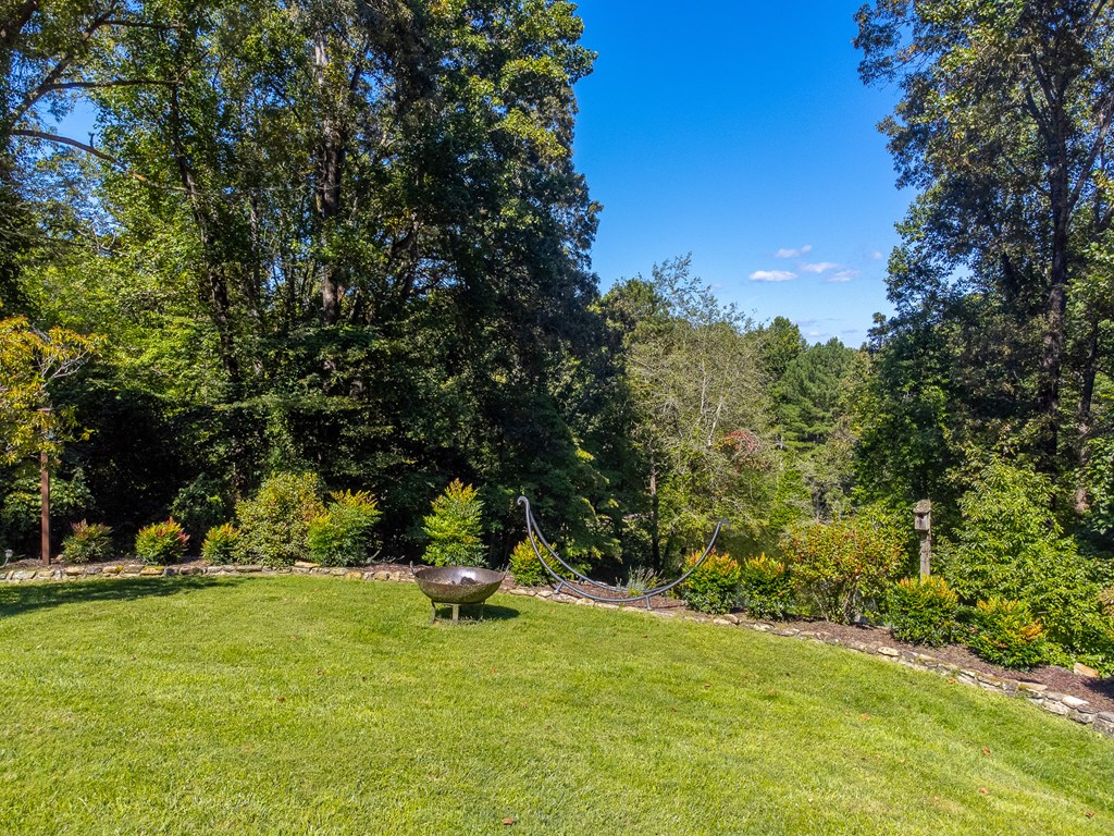 603 Hemlock Hills Dr