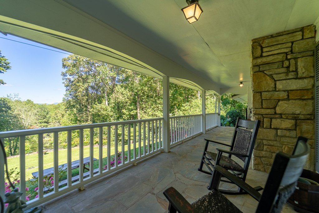 603 Hemlock Hills Dr