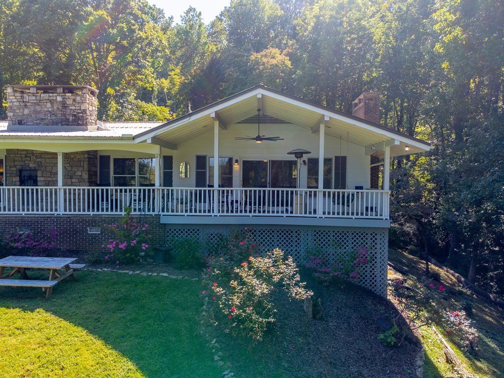 603 Hemlock Hills Dr