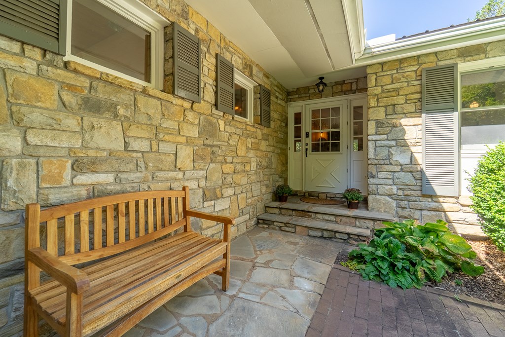 603 Hemlock Hills Dr