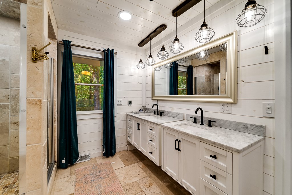 603 Hemlock Hills Dr