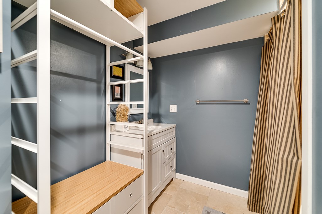 603 Hemlock Hills Dr