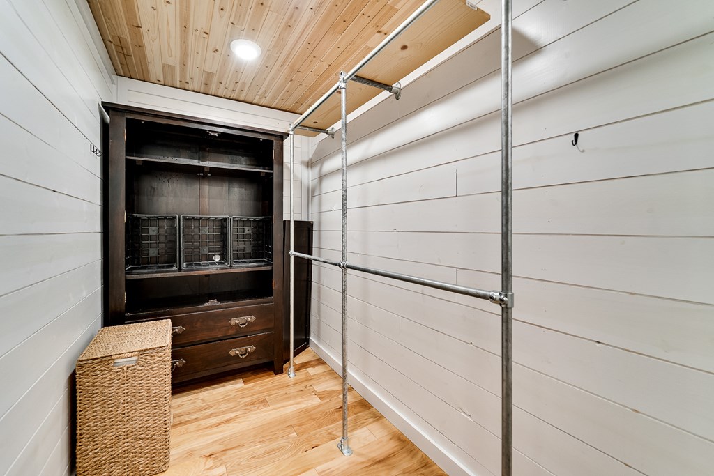 603 Hemlock Hills Dr