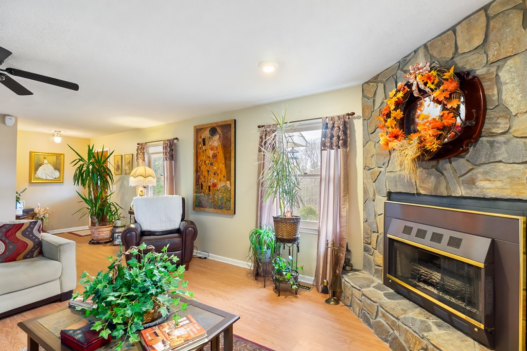 103 Pleasant Hill Dr