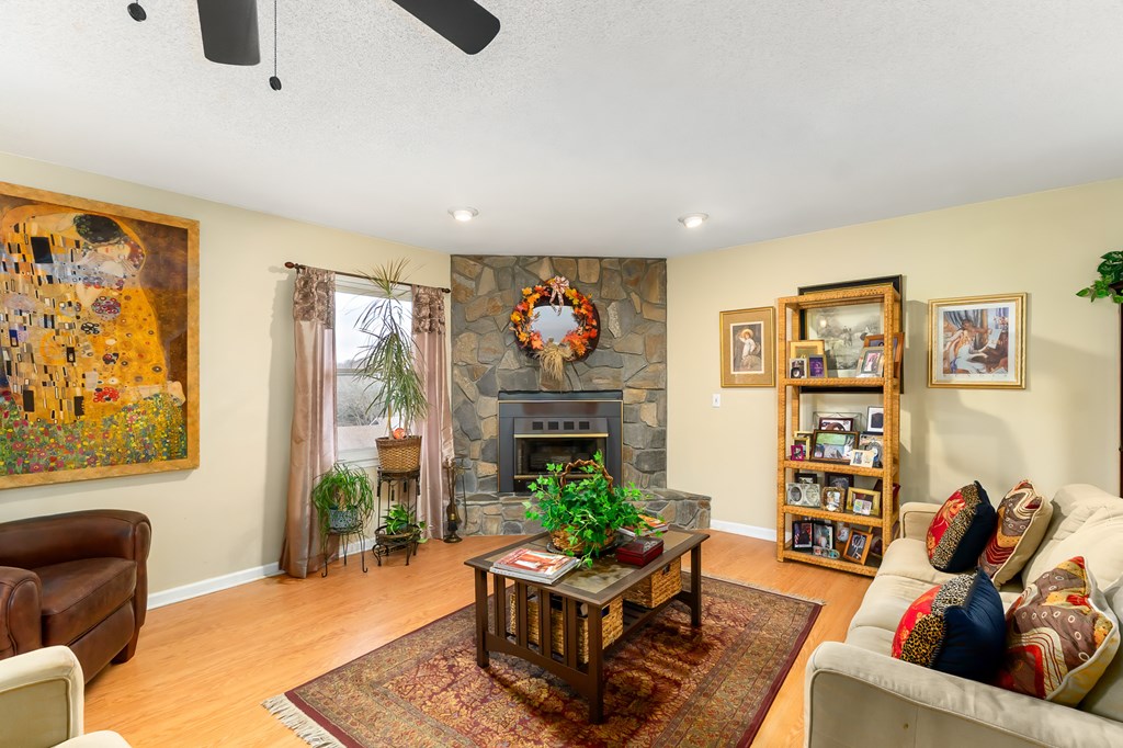 103 Pleasant Hill Dr