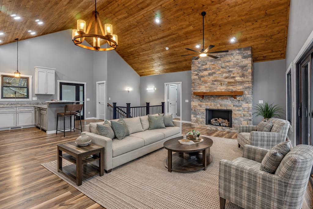 960 Woods Mountain Trl