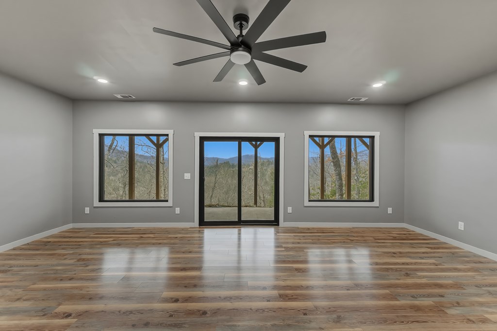 960 Woods Mountain Trl