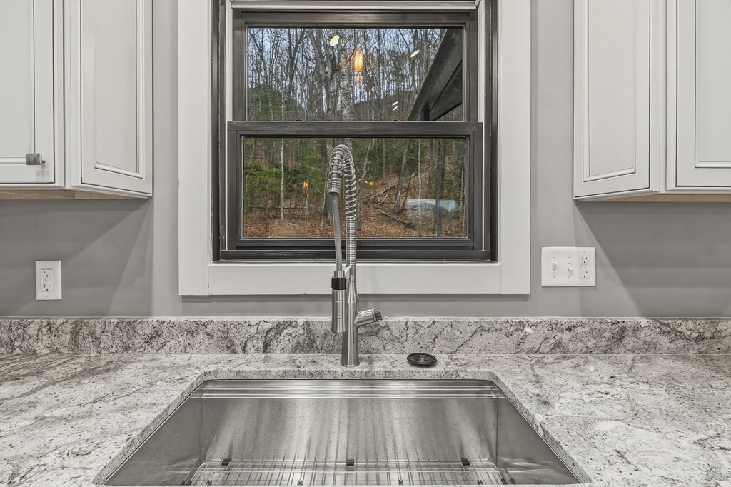 960 Woods Mountain Trl